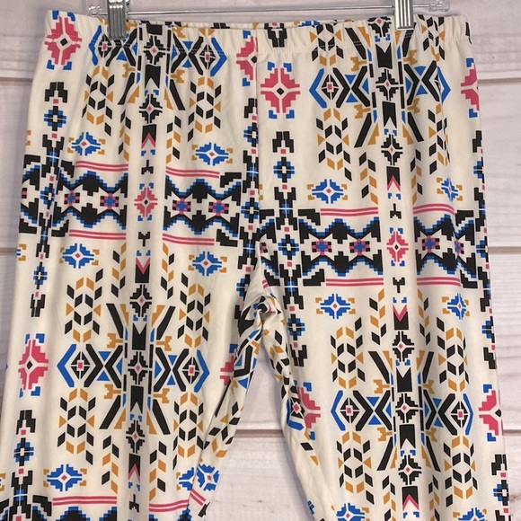 NWOT Juniors Aztec Print Leggings - Picture 2 of 2